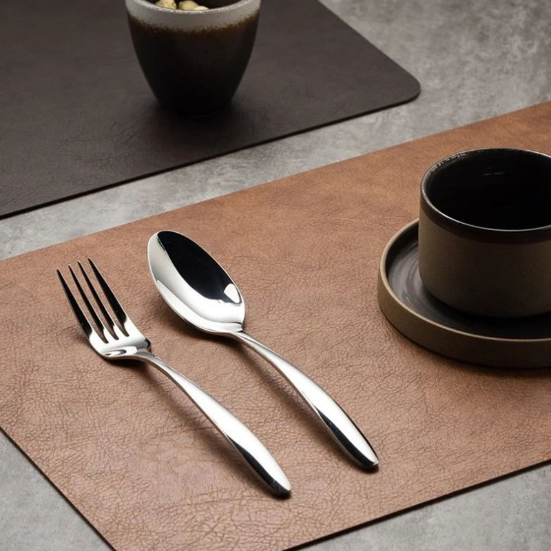 Cow Mat Rubber - แผ่นรองโต๊ะหนังแบบใช้ซ้ำได้สำหรับการตั้งแคมป์กลางแจ้ง ทนทานและพับเก็บได้ เหมาะสำหรับการตั้งแคมป์กลางแจ้ง การเดินทาง และการรับประทานอาหารในครอบครัว